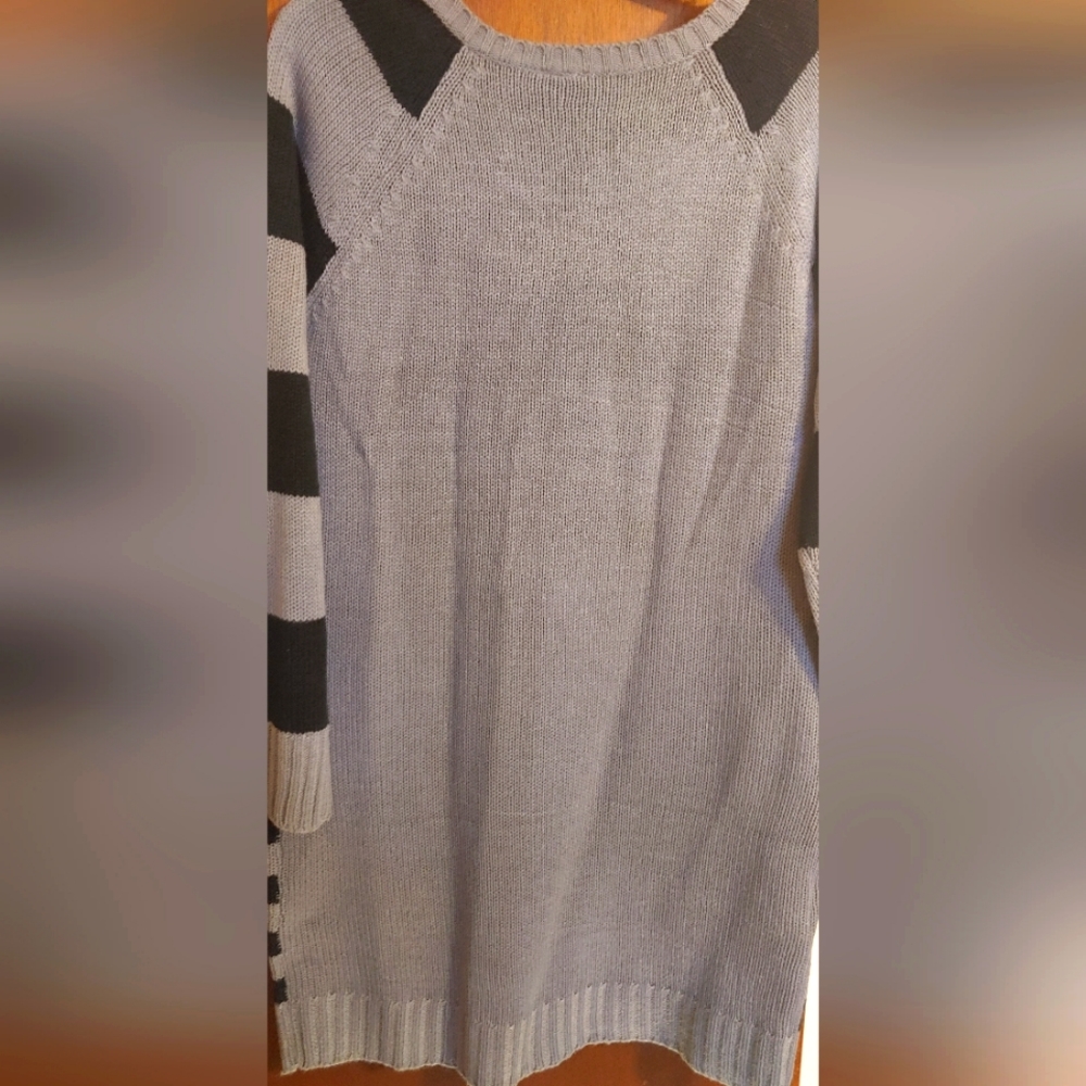 BEAUTIFUL WINTER SWEATER DRESS BLACK AND GREY STRIPES